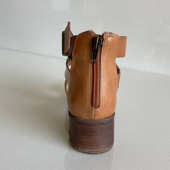 Steve Madden Raeleen Ankle Strap Criss Cross Block Heels in Cognac, size 6.5 - Picture 5 of 12